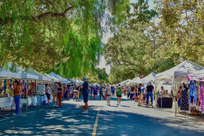 Claremont Colleges photos of students and campus and graduates and campus life. This is a view of the Farmes and Artisans market.