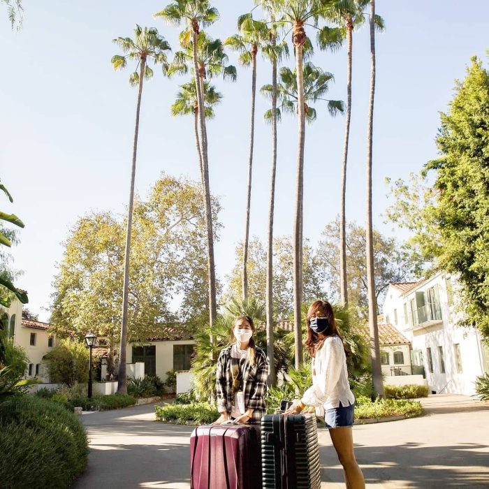 Students move into the Claremont Colleges.